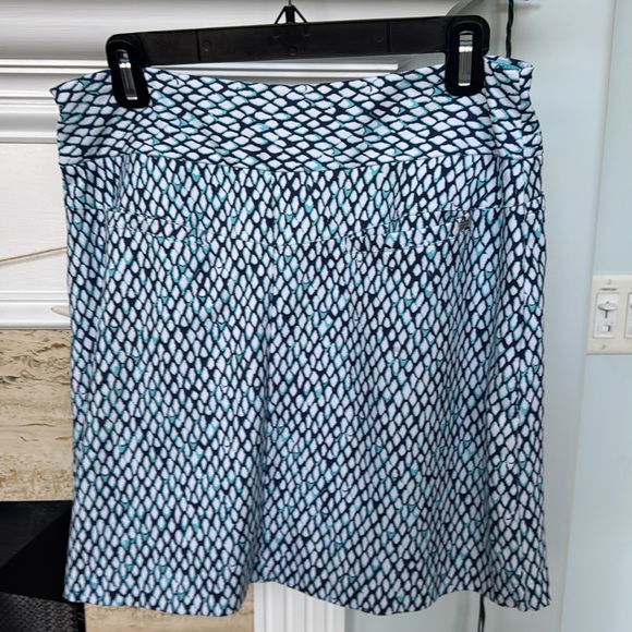 Tail Golf Skort Size 6 w/Two Front & Two Back Pockets - Picture 2 of 8